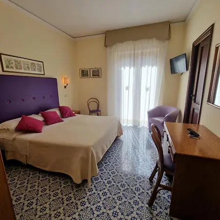 Girasole ホテル 3*