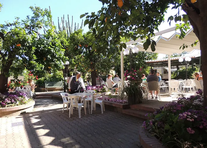 Ξενοδοχείο Girasole 3*