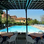 Girasole Hotell 3*
